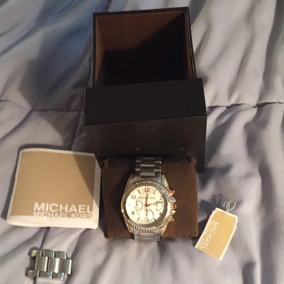 Michael Kors watch - Picture 3 of 5